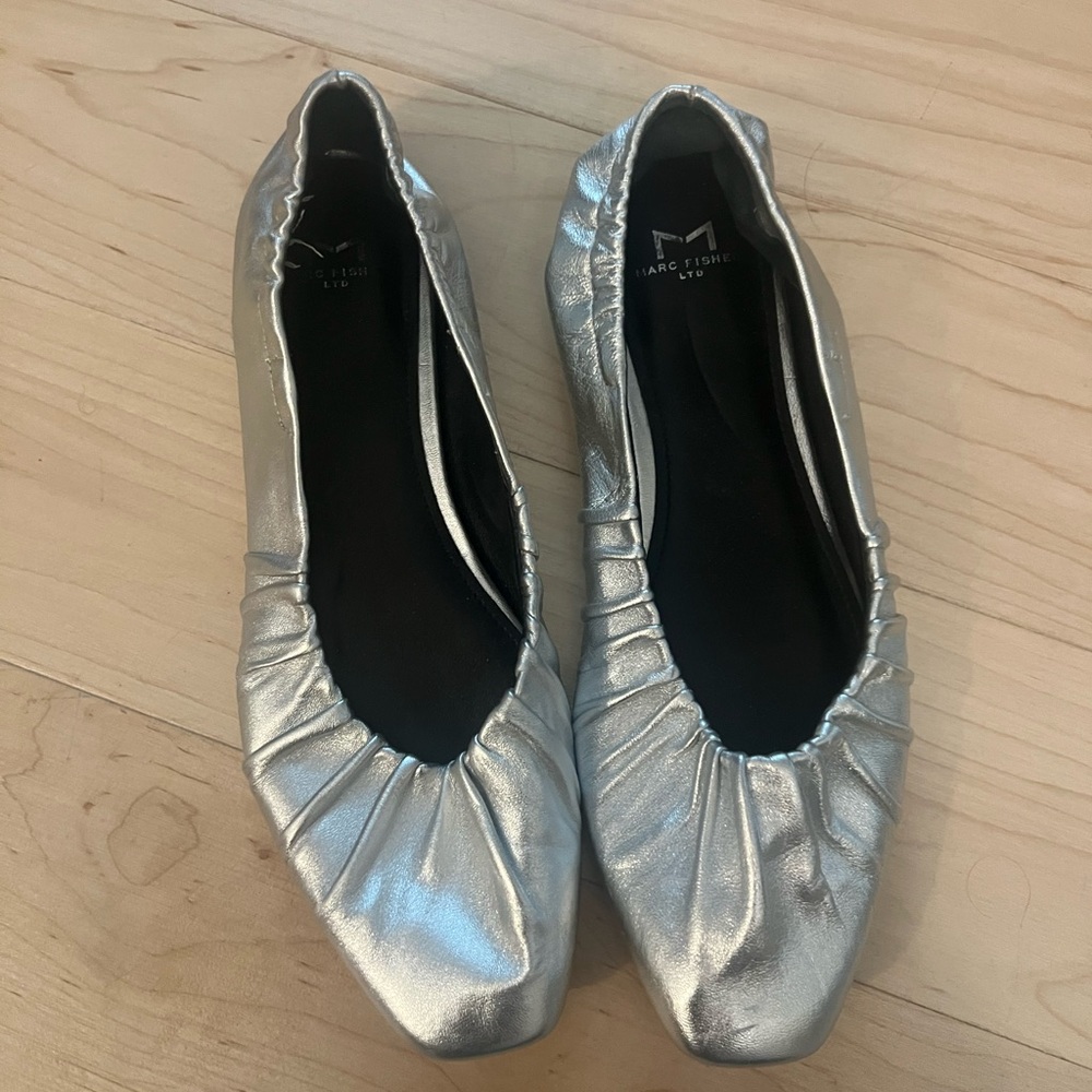 Marc Fisher metallic flats size 6